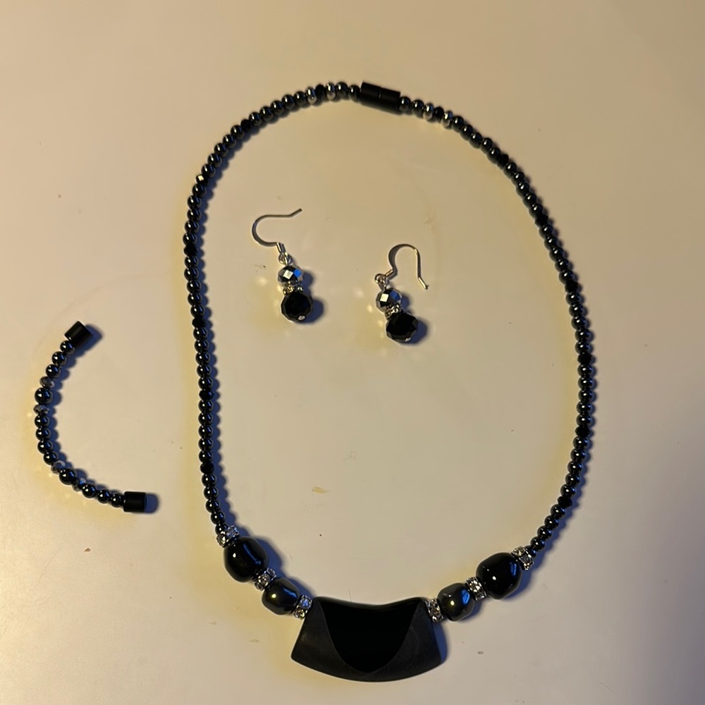 Elegant Black and Gray Beaded Magnetic Closure Necklace and Earring Set